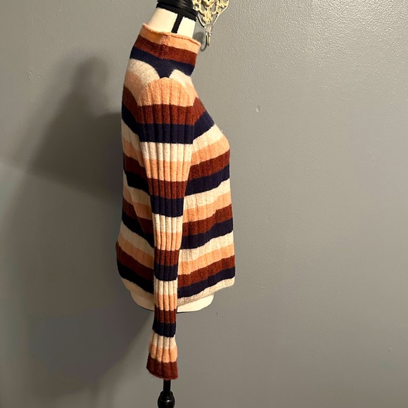 Madewell warm and cozy striped sweater. Size Medium. - Picture 4 of 6